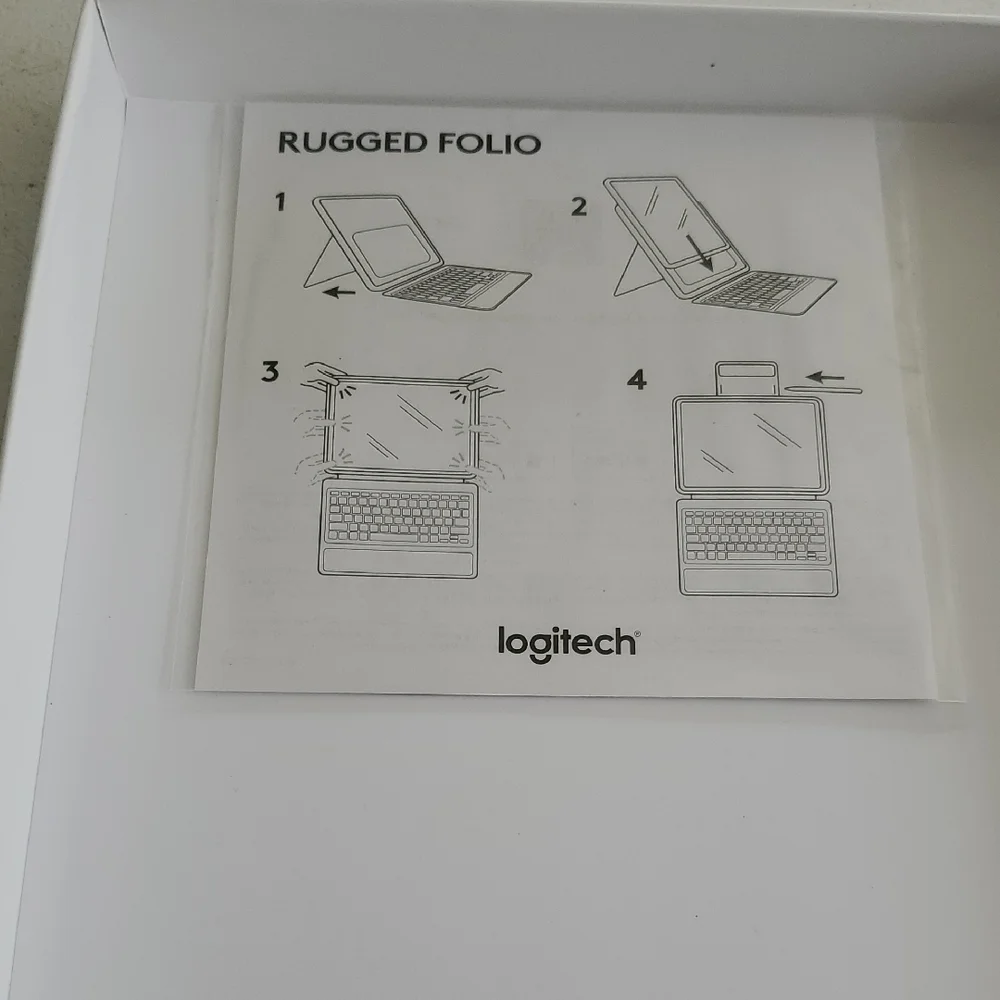 Logitech Rugged Folio Keyboard Case for iPad - Gray